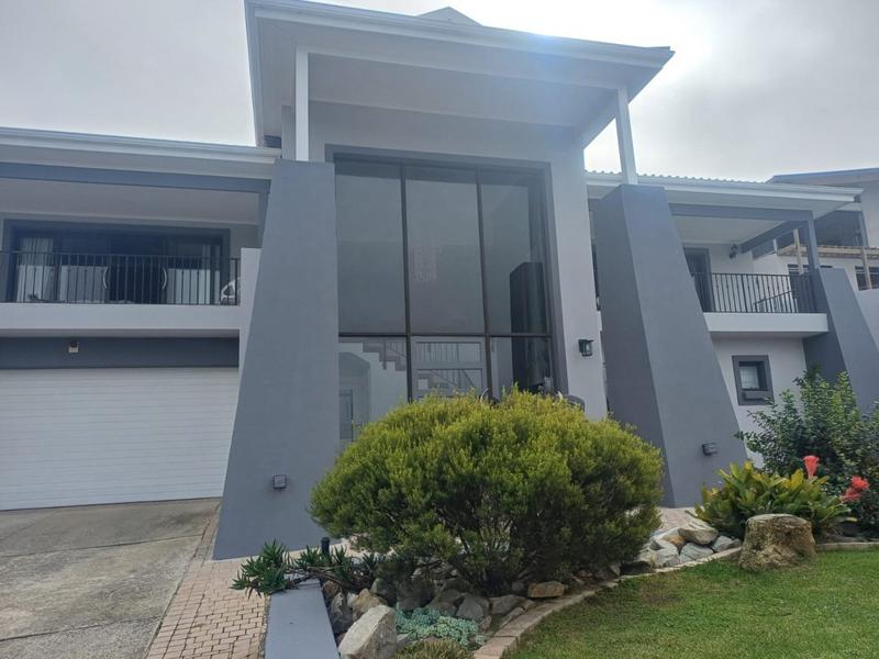 To Let 4 Bedroom Property for Rent in Robberg Ridge Western Cape